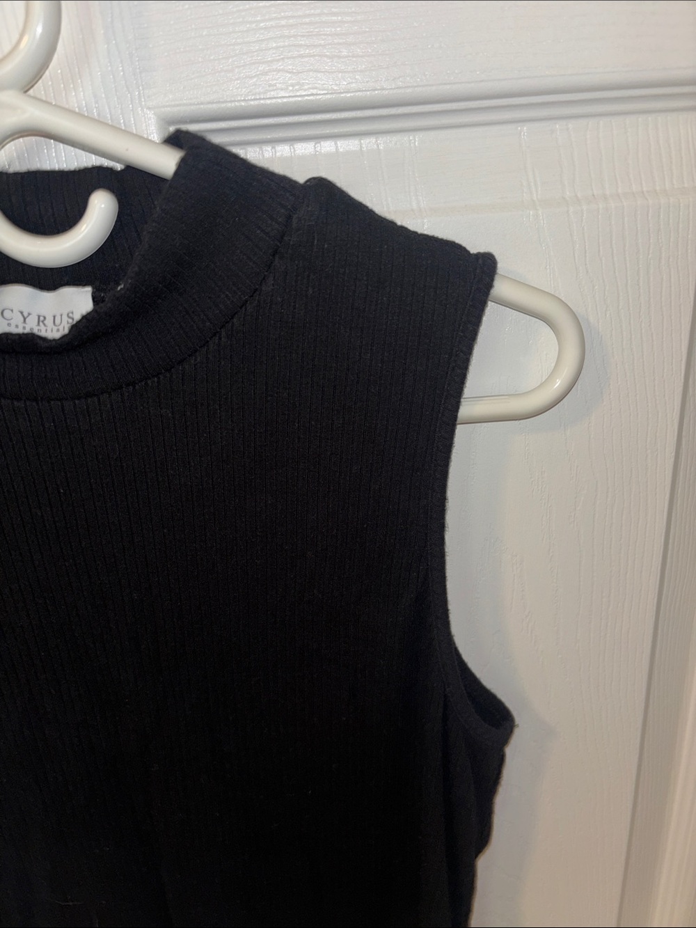 🎈 5/$20 Cyrus Black Sleeveless Mock Neck Tank - Picture 4 of 5